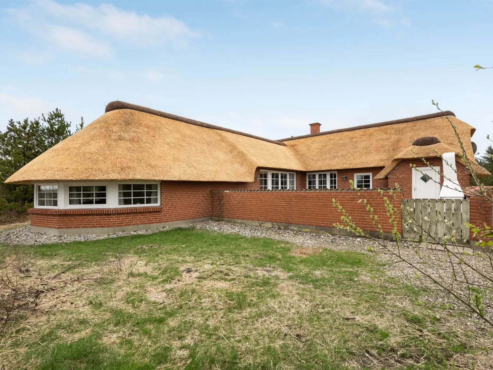 "Artan" - 2.6km from the sea-Outside