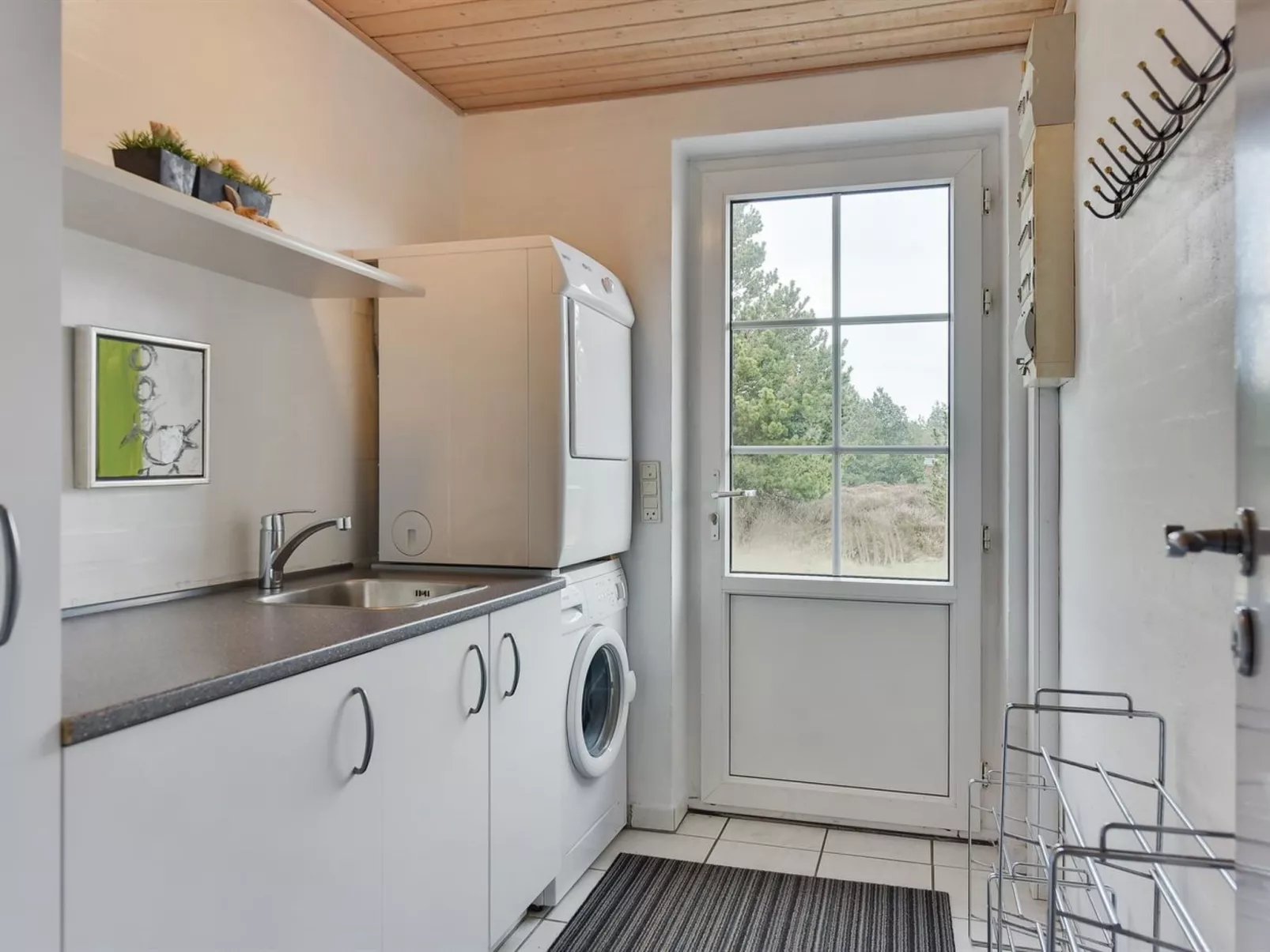 "Artan" - 2.6km from the sea-Inside