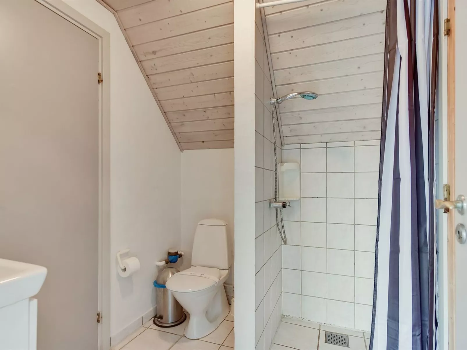 "Artan" - 2.6km from the sea-Inside