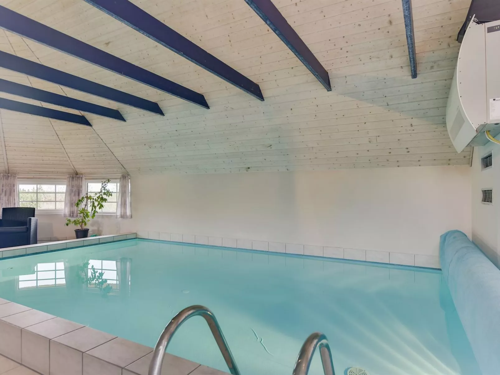 "Artan" - 2.6km from the sea-Inside
