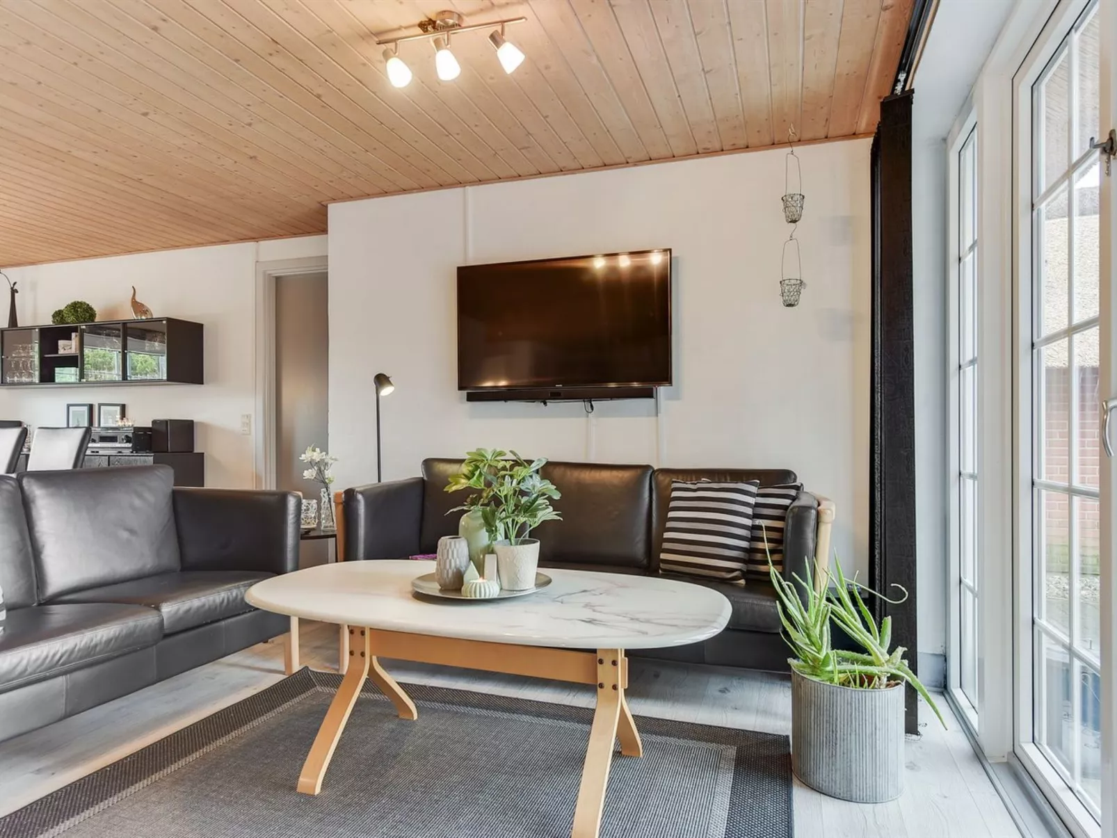 "Artan" - 2.6km from the sea-Inside
