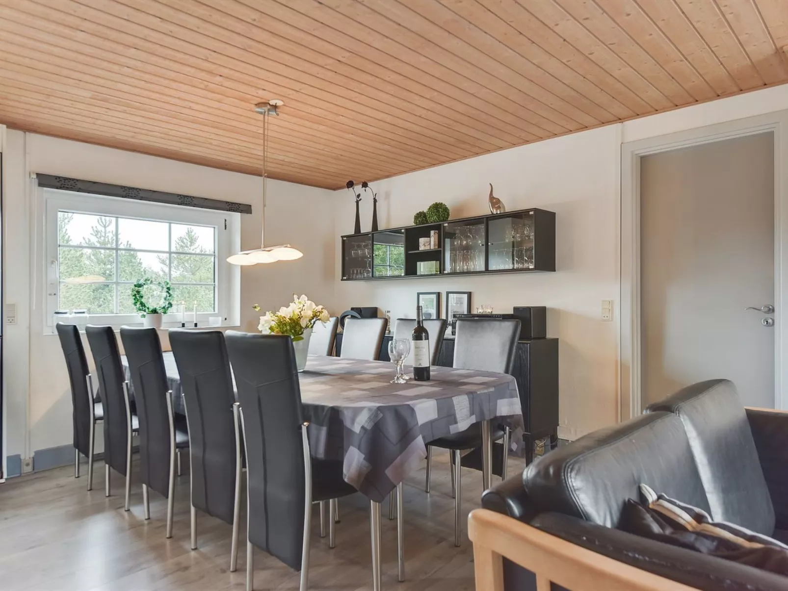 "Artan" - 2.6km from the sea-Inside