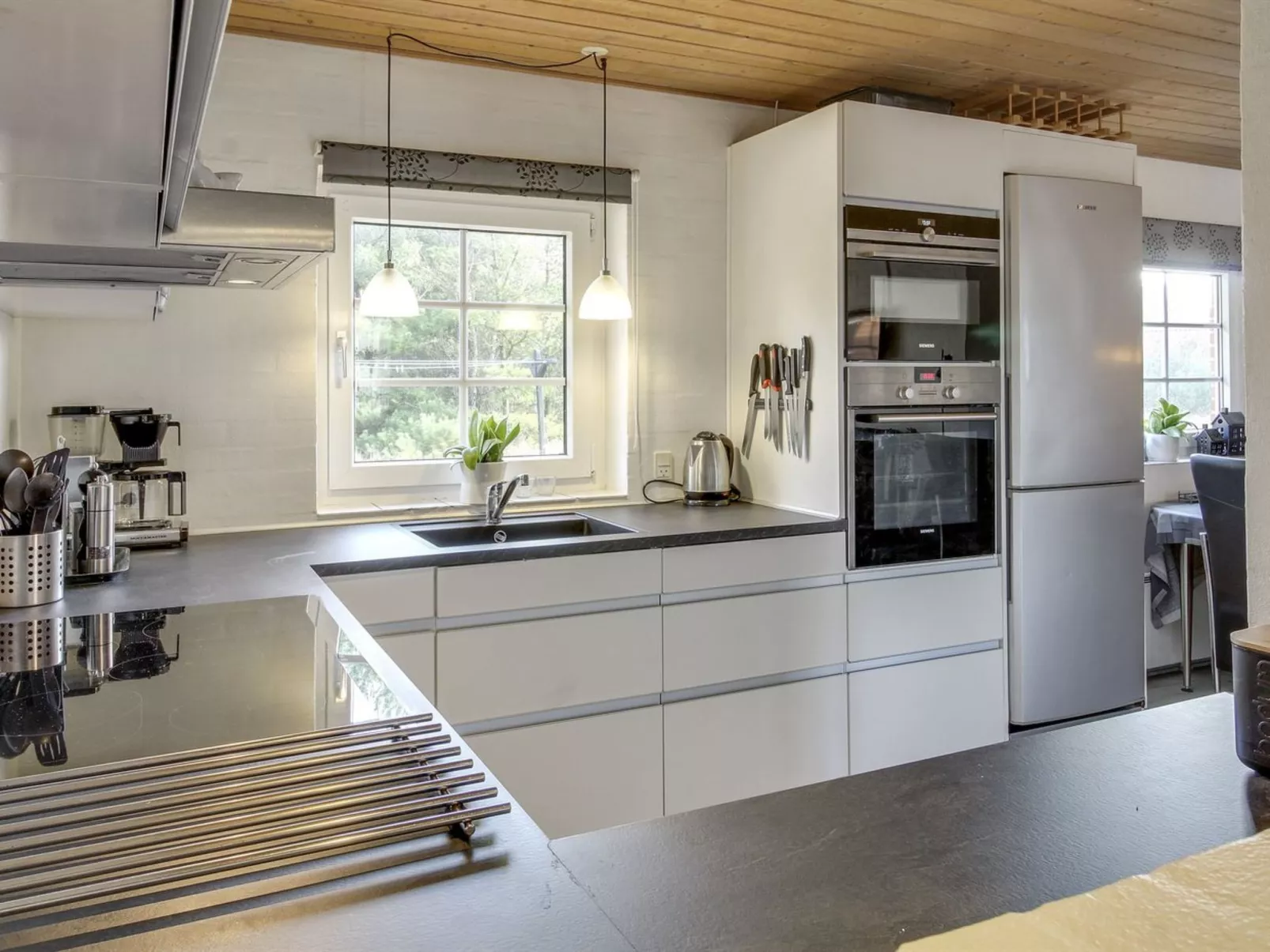 "Artan" - 2.6km from the sea-Inside