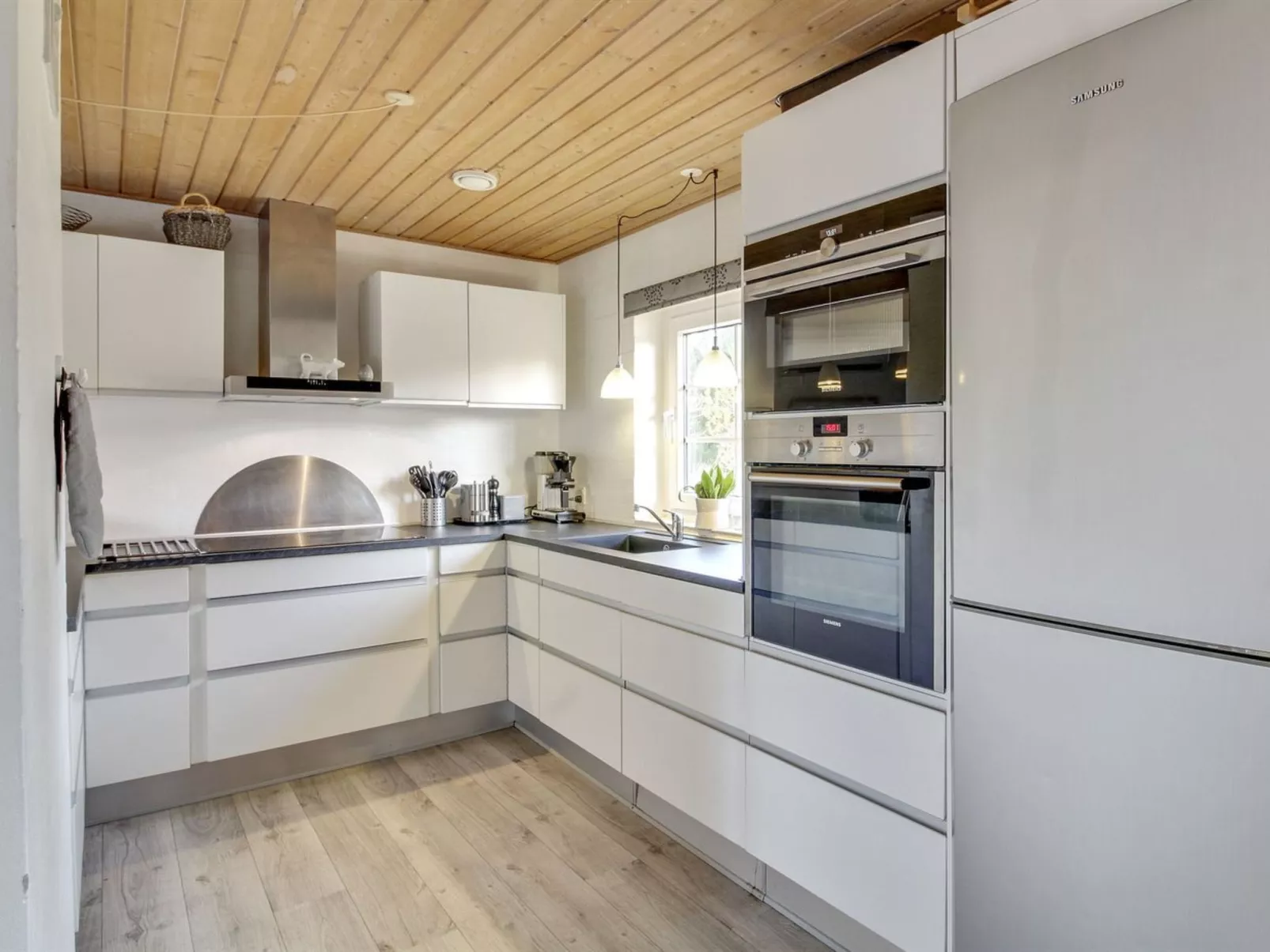 "Artan" - 2.6km from the sea-Inside