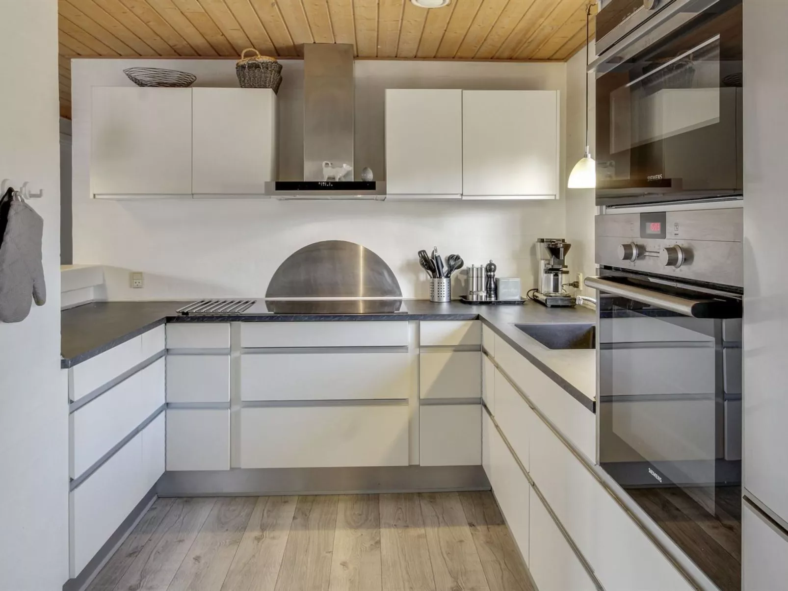 "Artan" - 2.6km from the sea-Inside