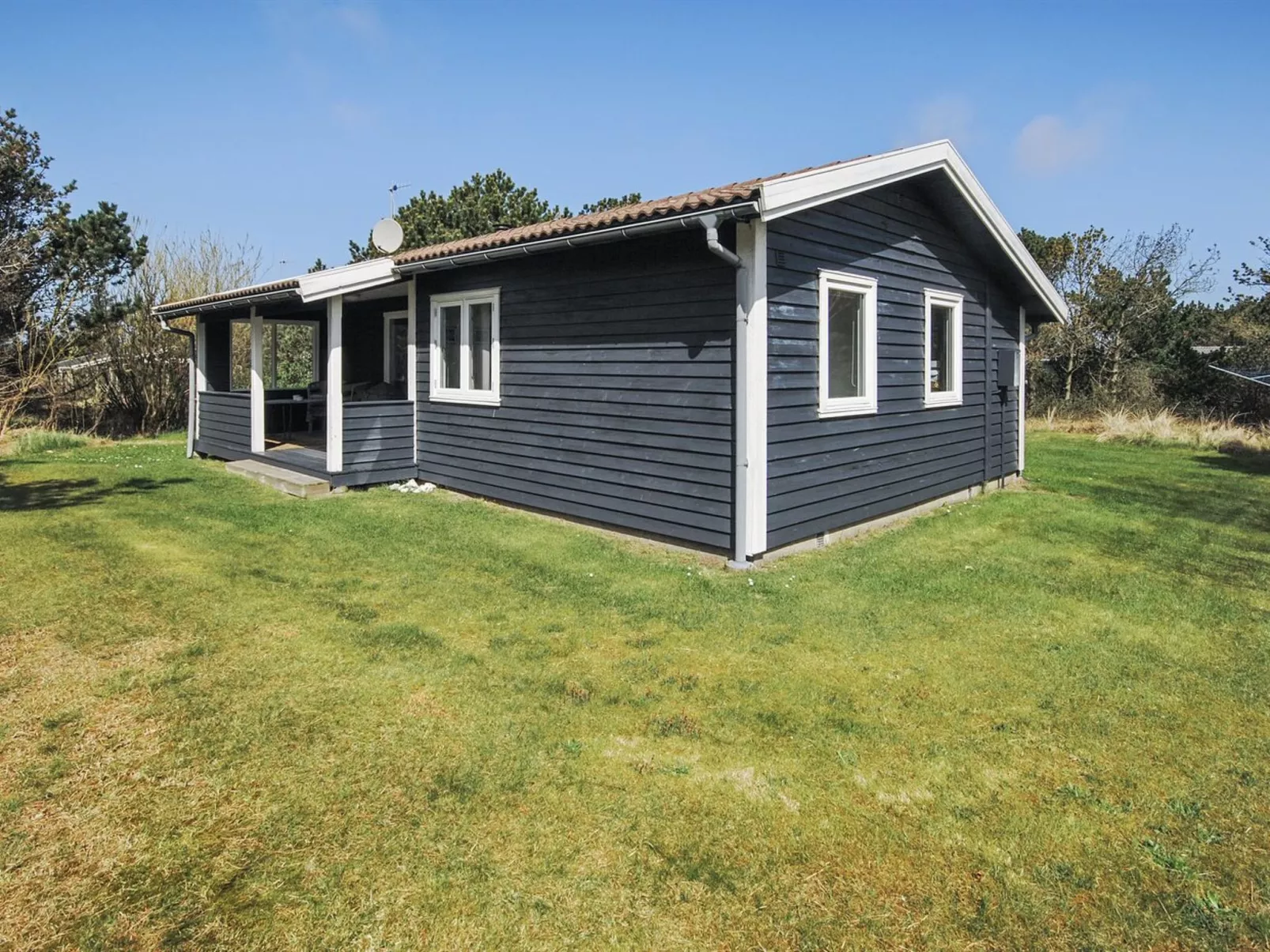 "Lökea" - 800m from the sea-Inside