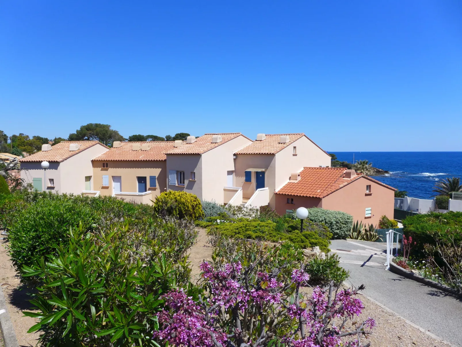 Le Front de Mer-Dehors