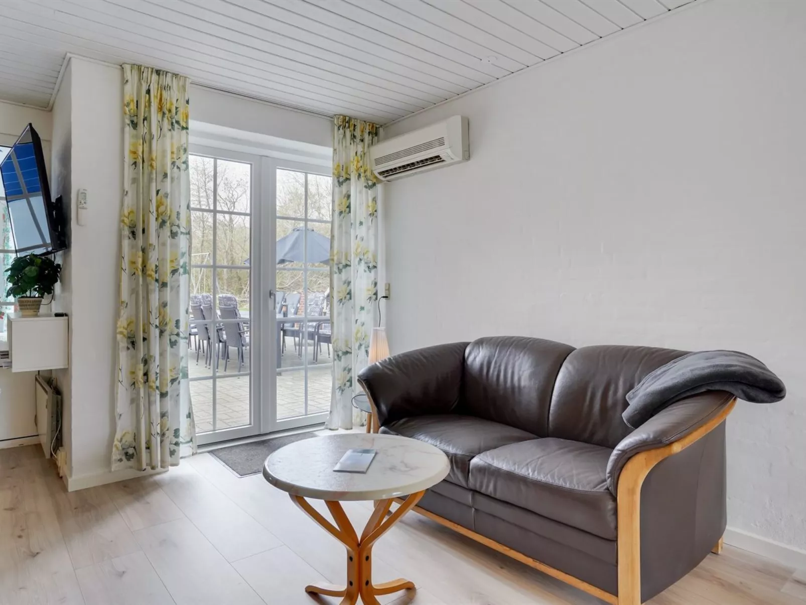 "Ferhat" - 2.9km from the sea-Inside