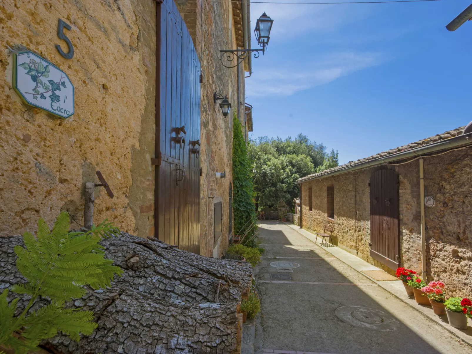 Il Cardo-Outside