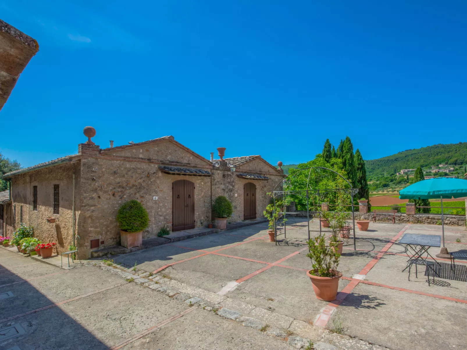Il Cardo-Outside