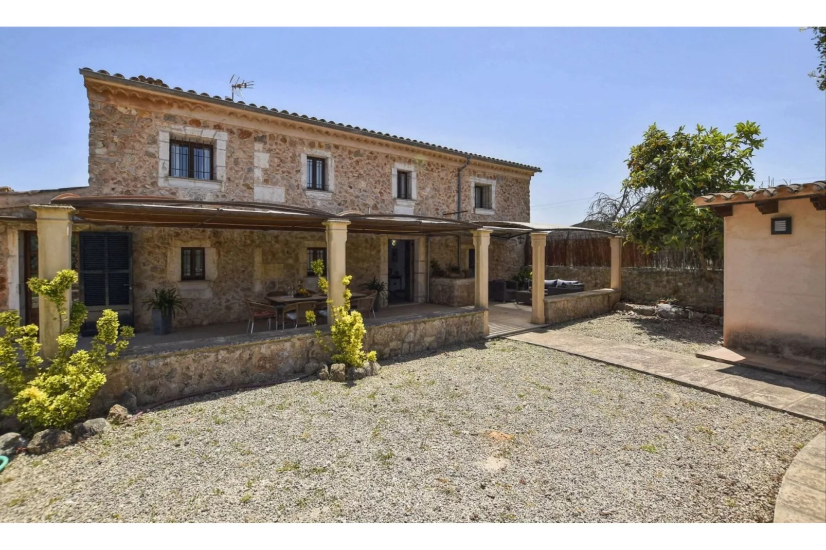 Cadernera-Exterior summer