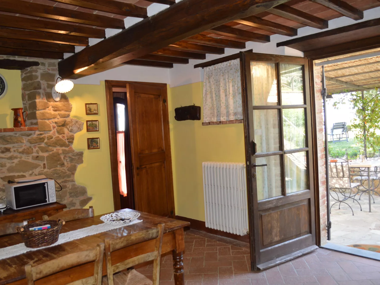 A spasso tra gli ulivi-Inside