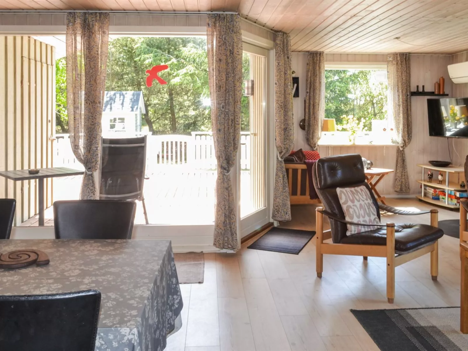 "Karlotta" - 2.2km from the sea-Inside
