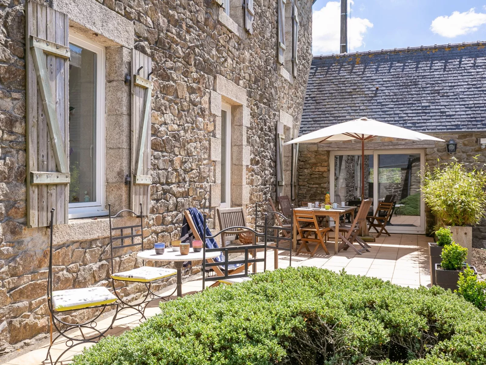 La Ferme-Outside