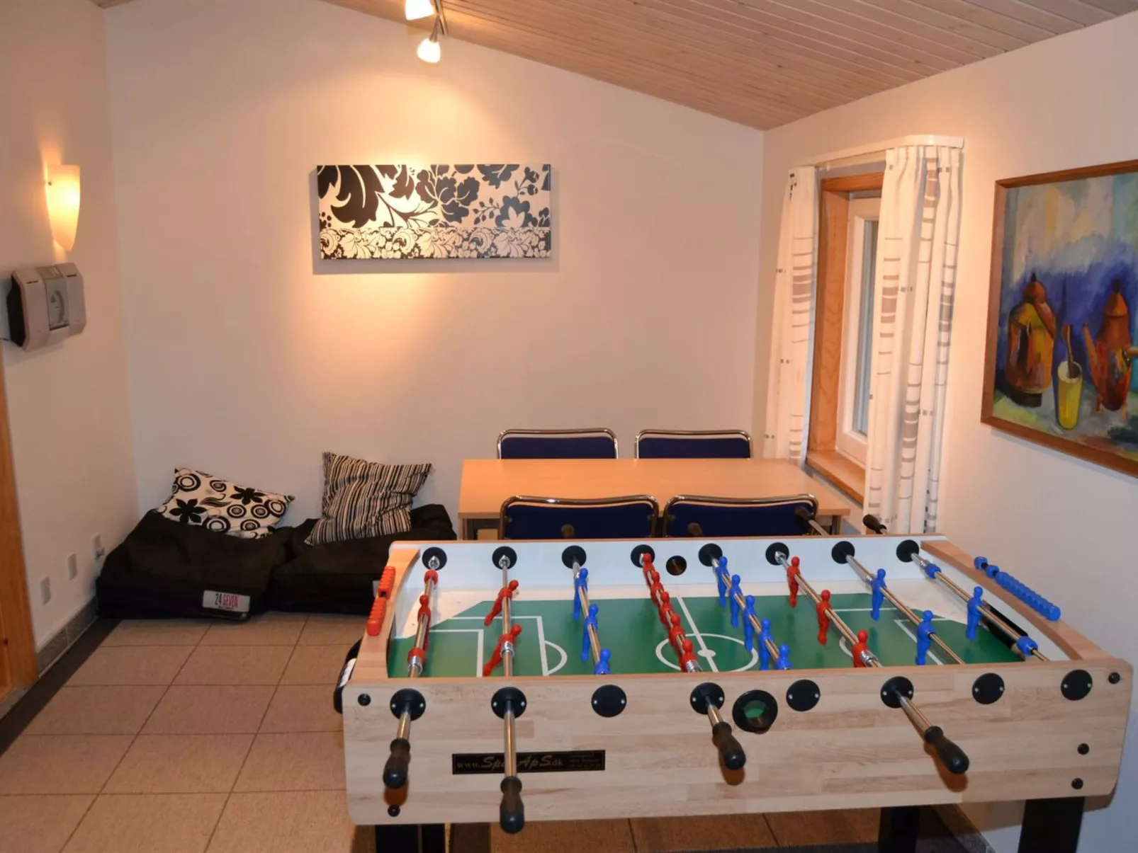 "Jul" - 900m from the sea-Inside