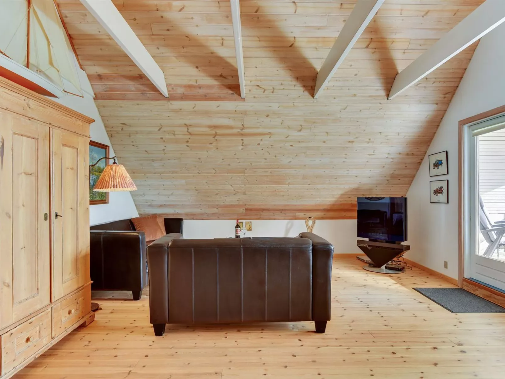 "Iiro" - 2.5km from the sea-Inside