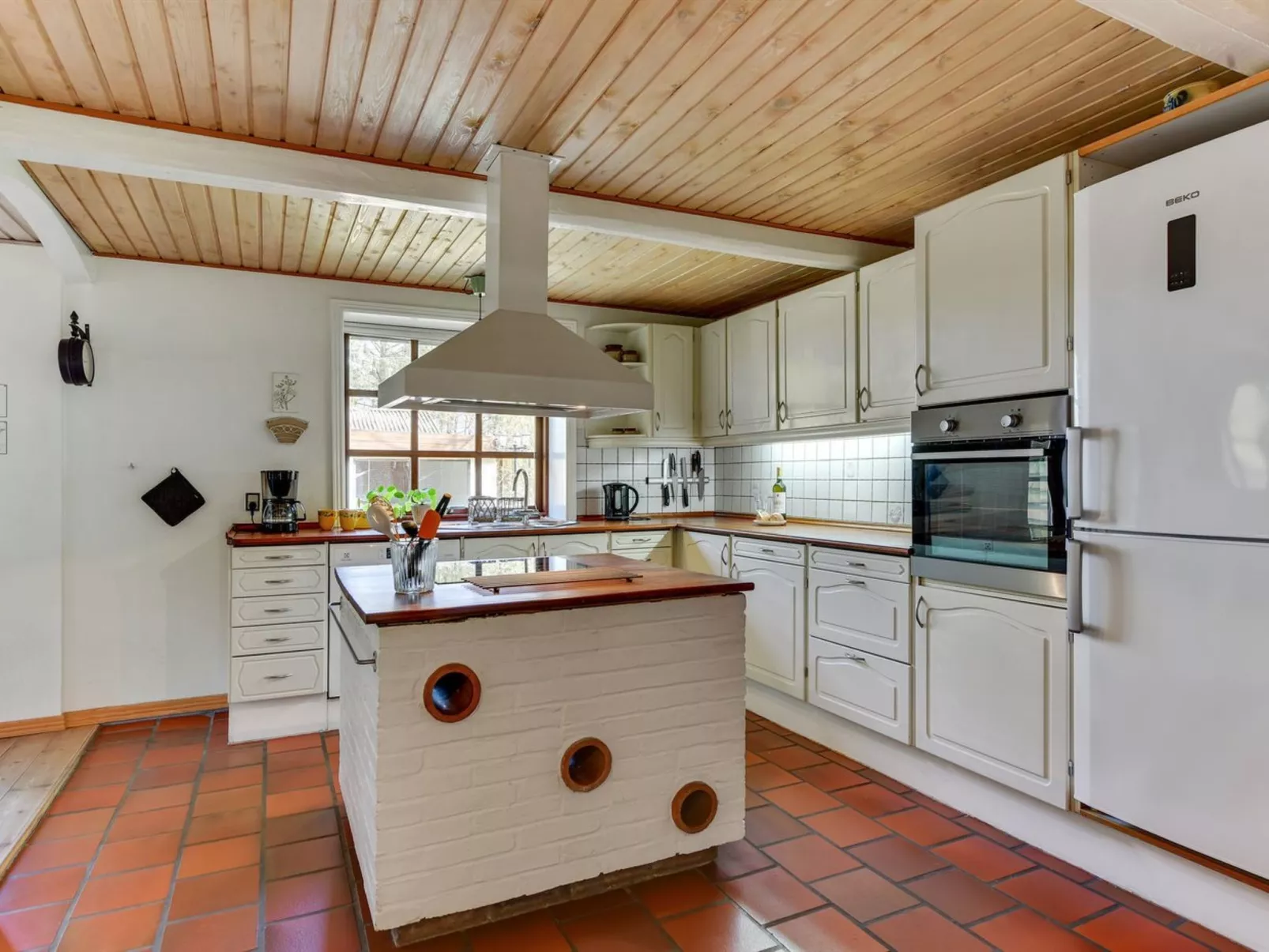 "Iiro" - 2.5km from the sea-Inside
