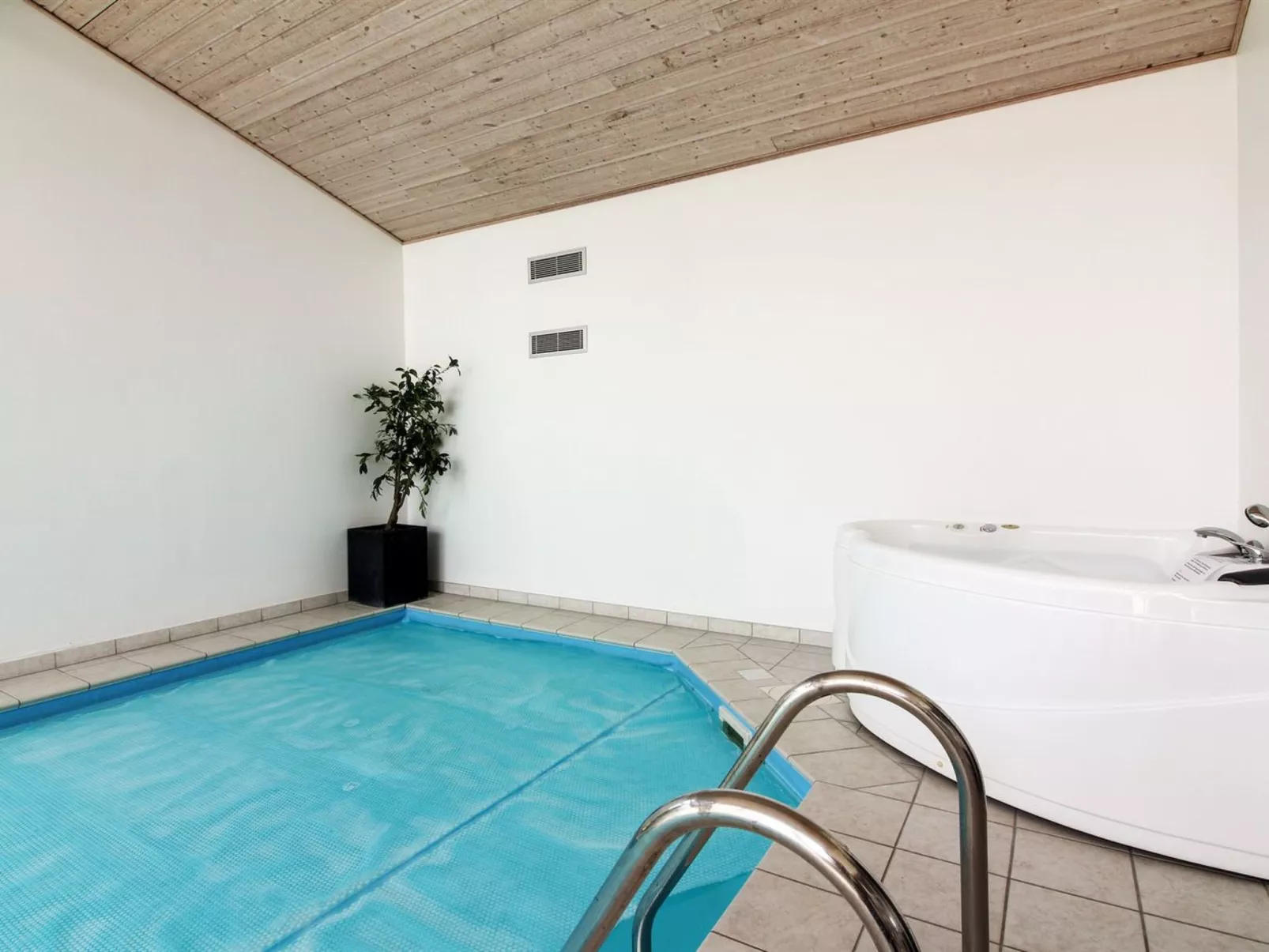"Elicia" - 950m from the sea-Inside