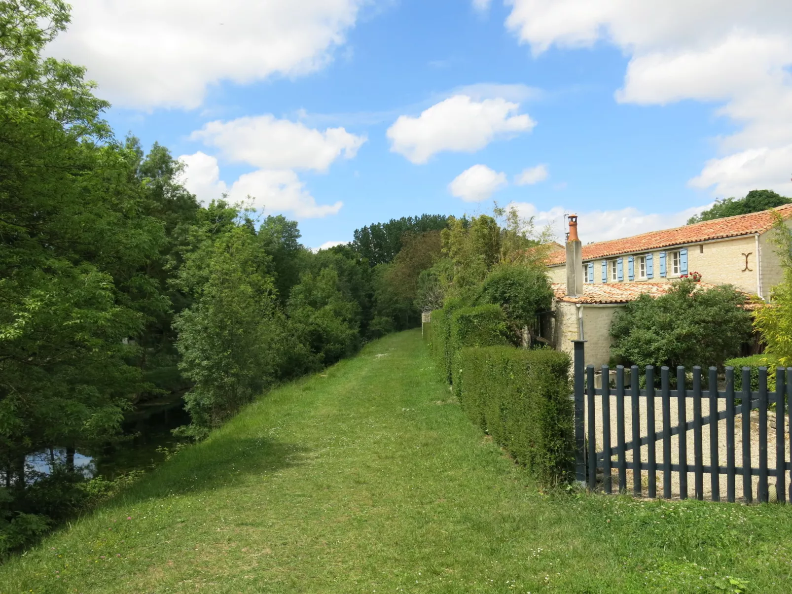 Au bord du canal-Dehors