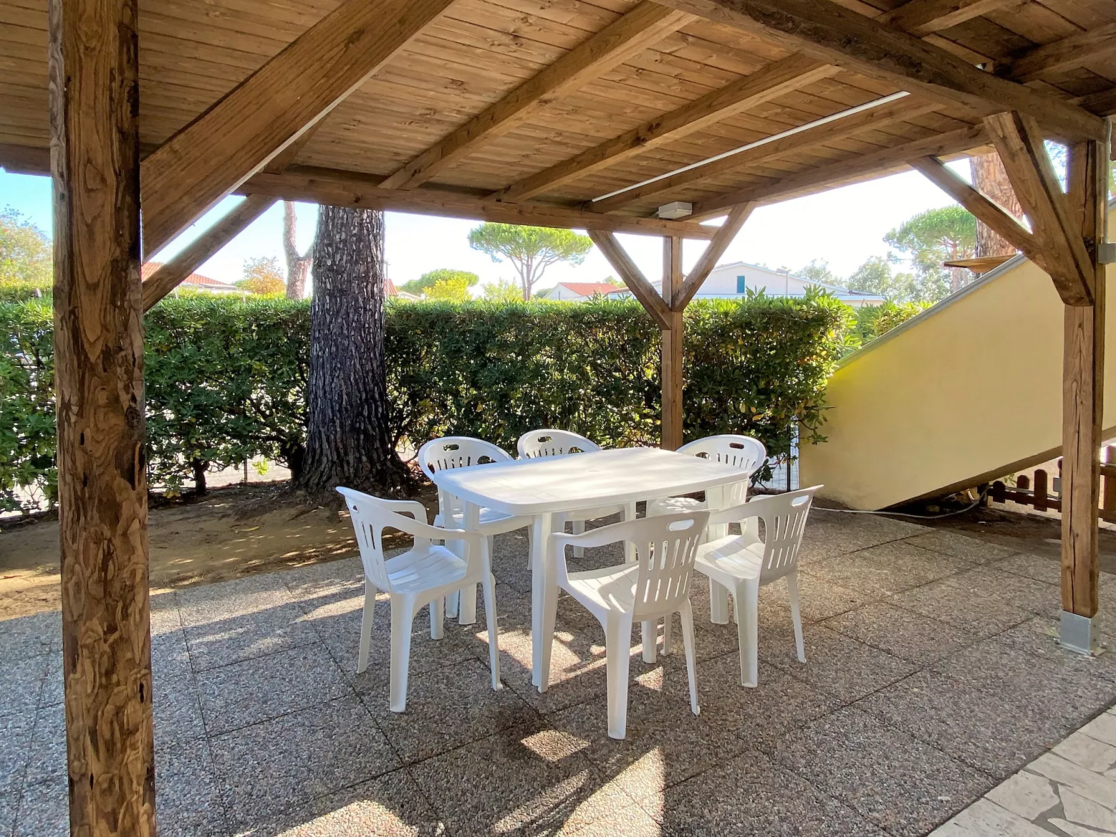 Riviera 1-Outside