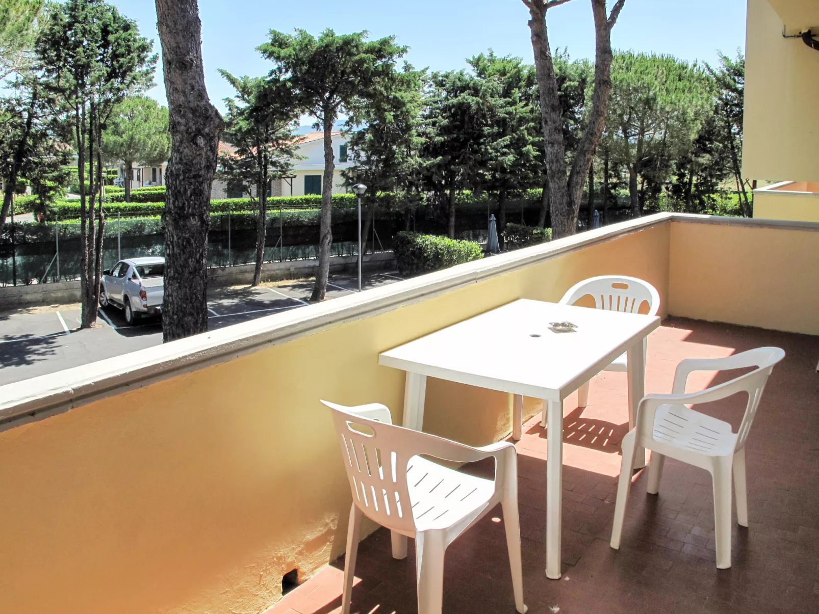 Riviera 5-Outside