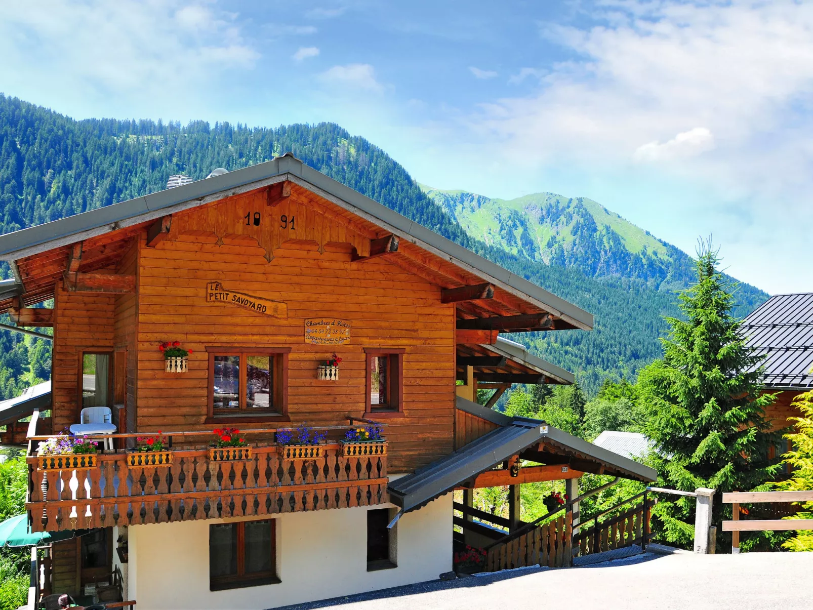 Le Petit Savoyard-Outside