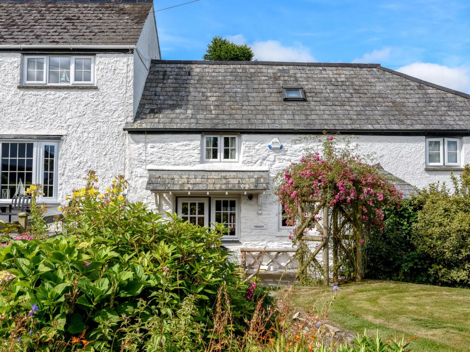 Thrift Cottage-Outside