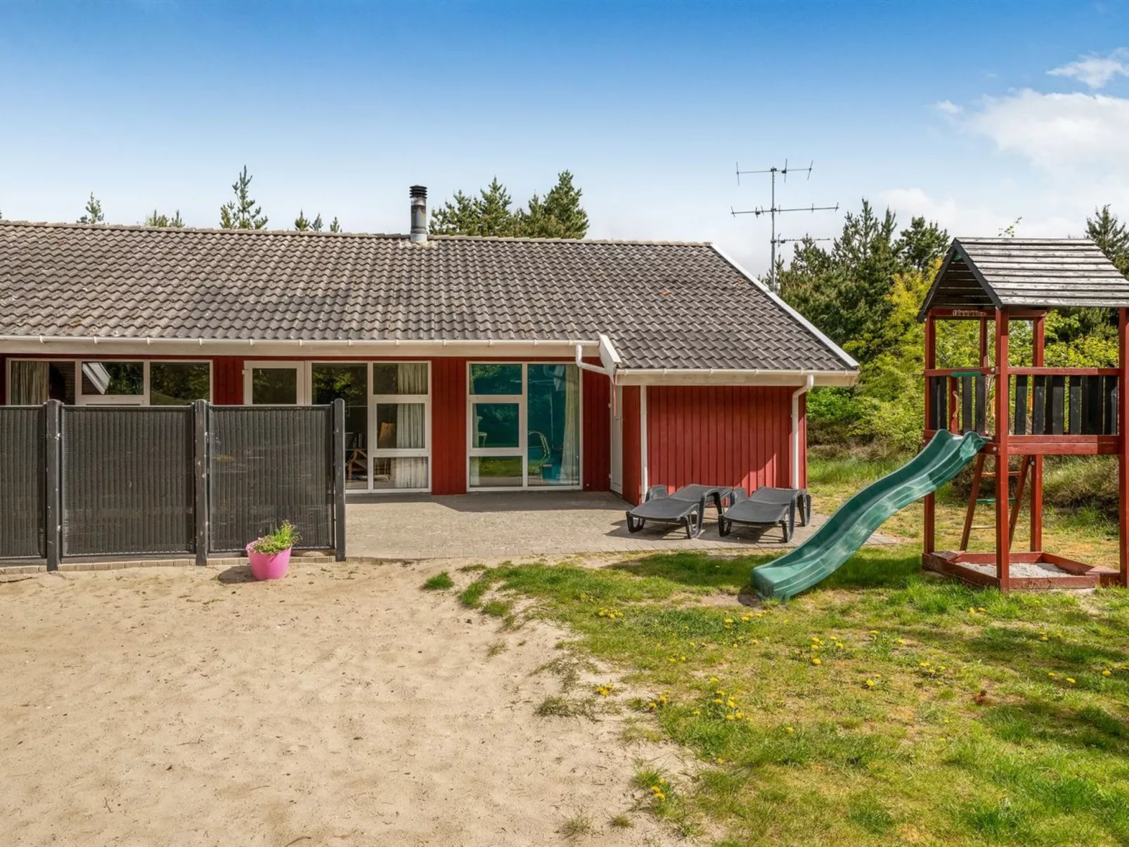 "Livni" - 3.8km from the sea-Outside