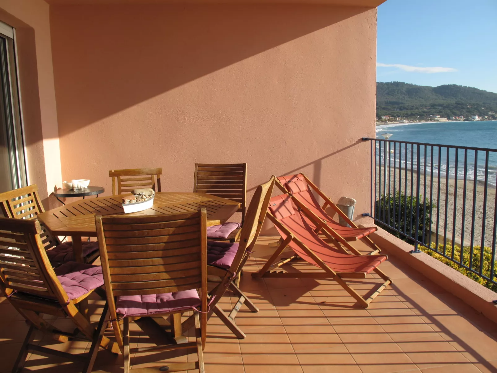 Baie des Lecques-Outside