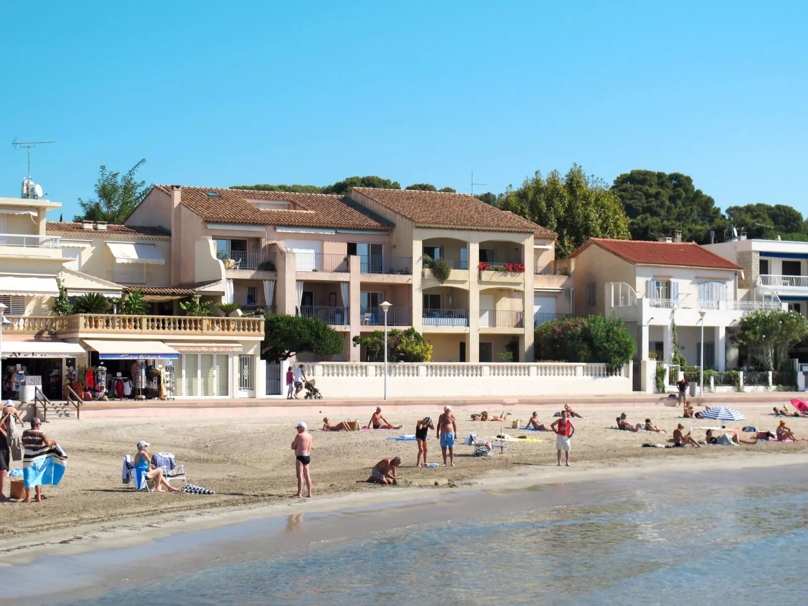 Baie des Lecques-Outside