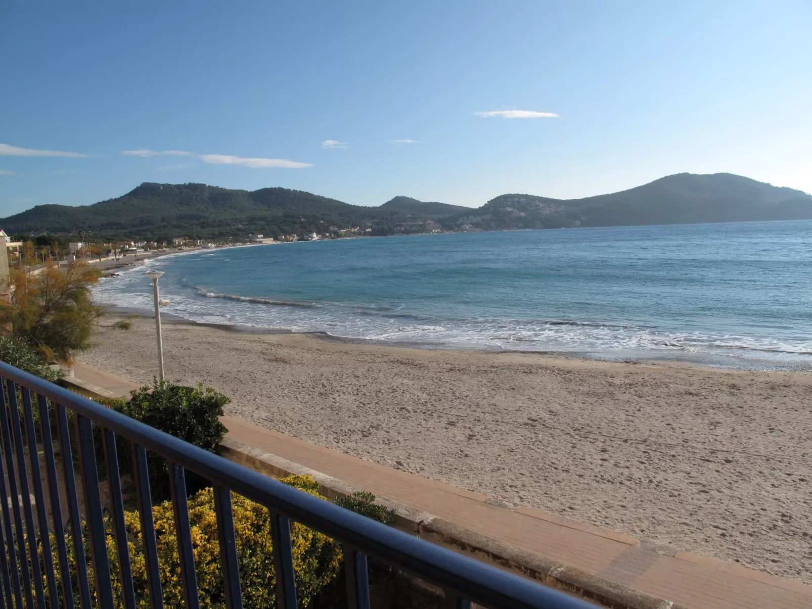 Baie des Lecques-Outside