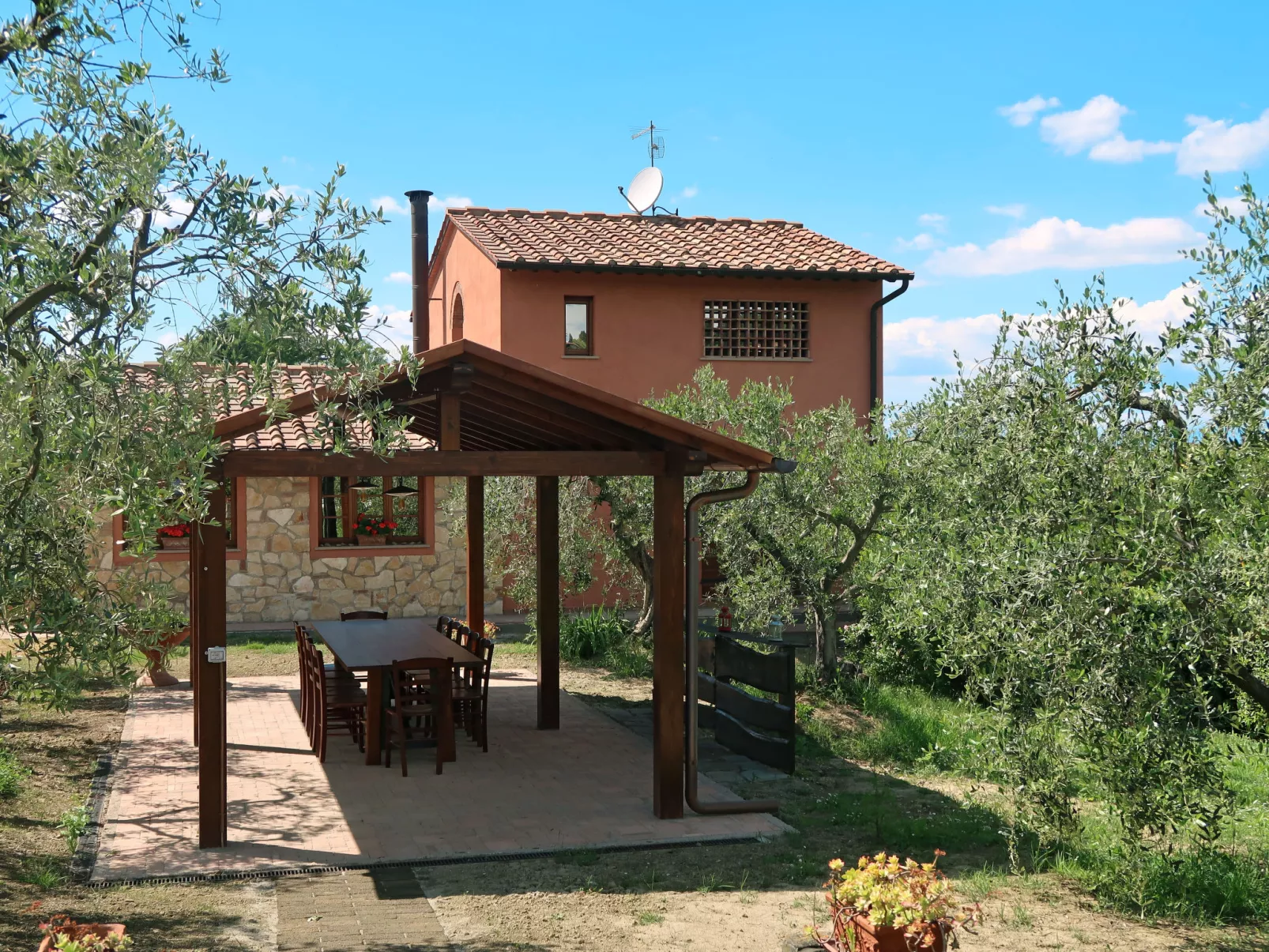 La Beccaccia-Outside
