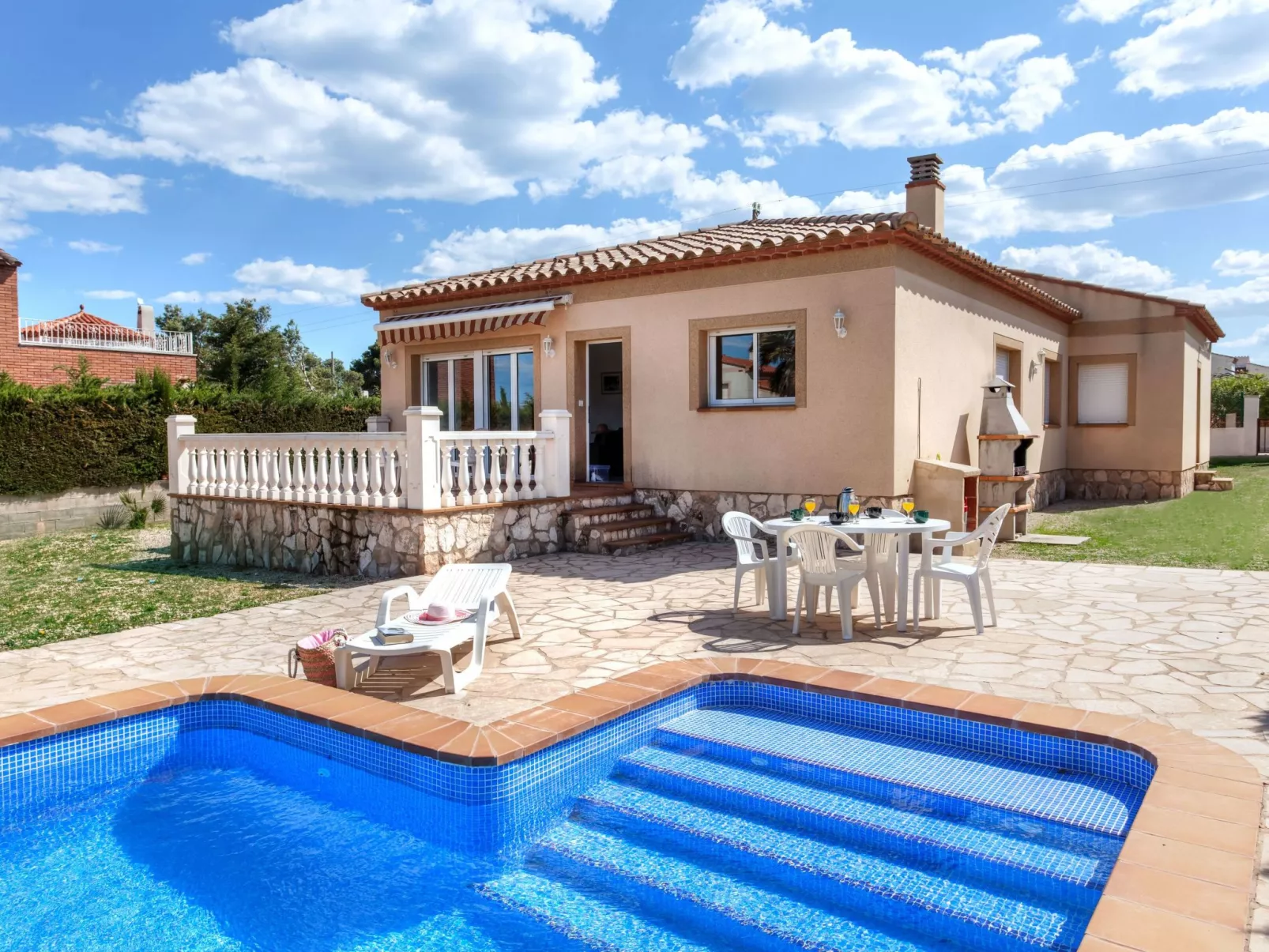 Villa Llobeta-Outside