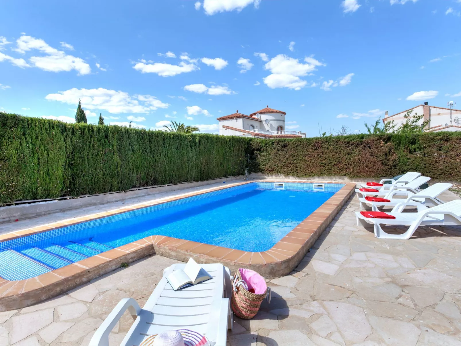 Villa Llobeta-Outside