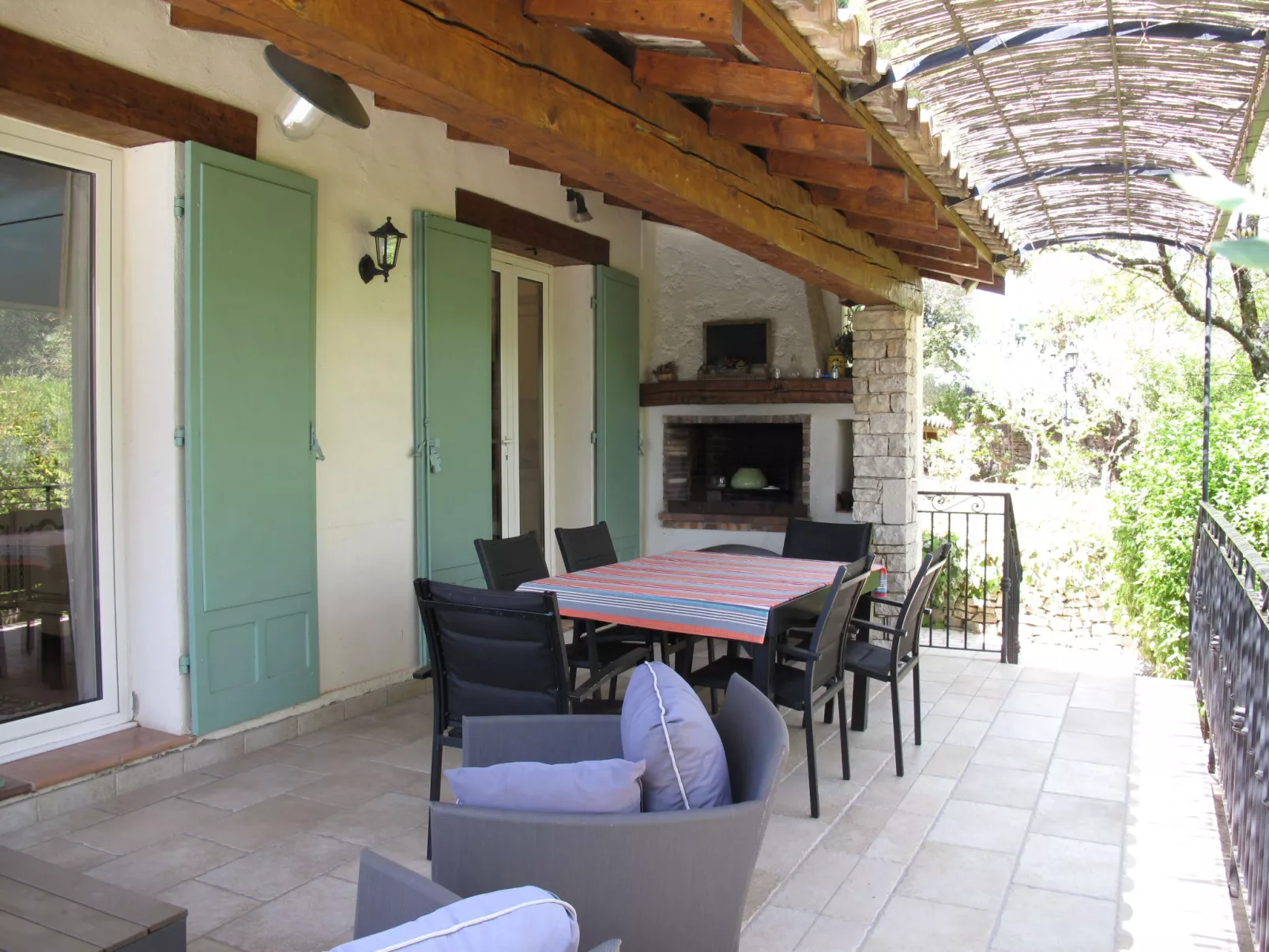 Le Clos des Oliviers-Outside