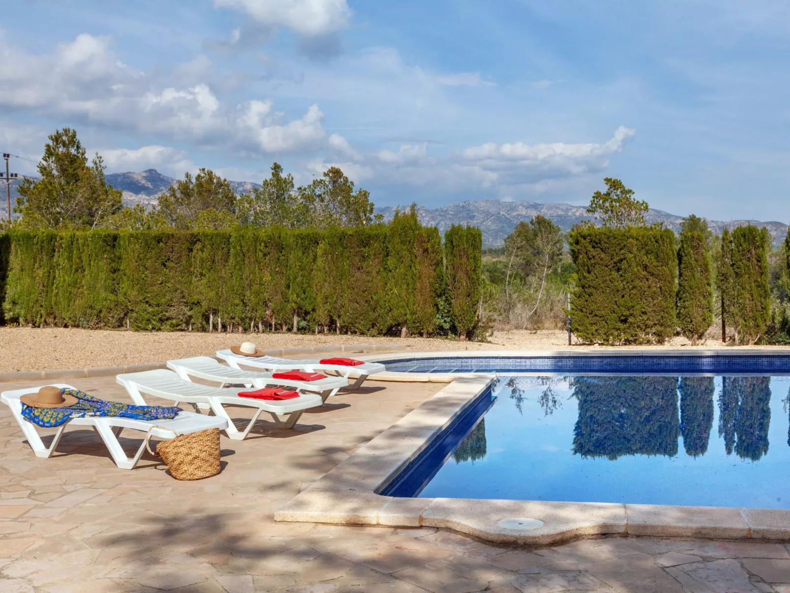 Villa Alguer-Outside