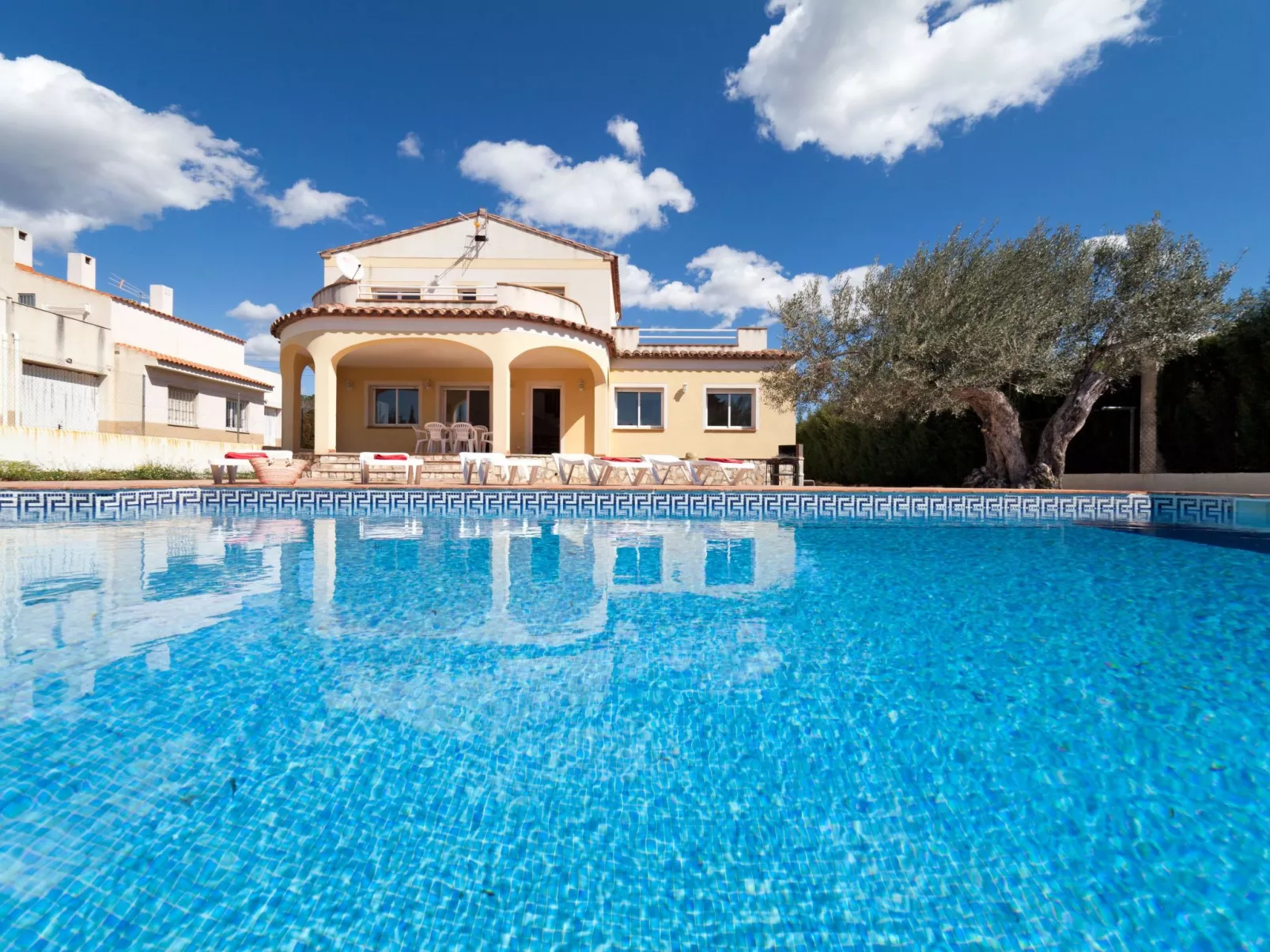 Villa Cala Llenya-Outside