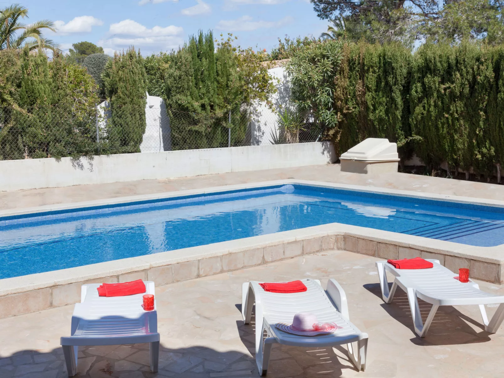 Villa Sant Jordi-Outside