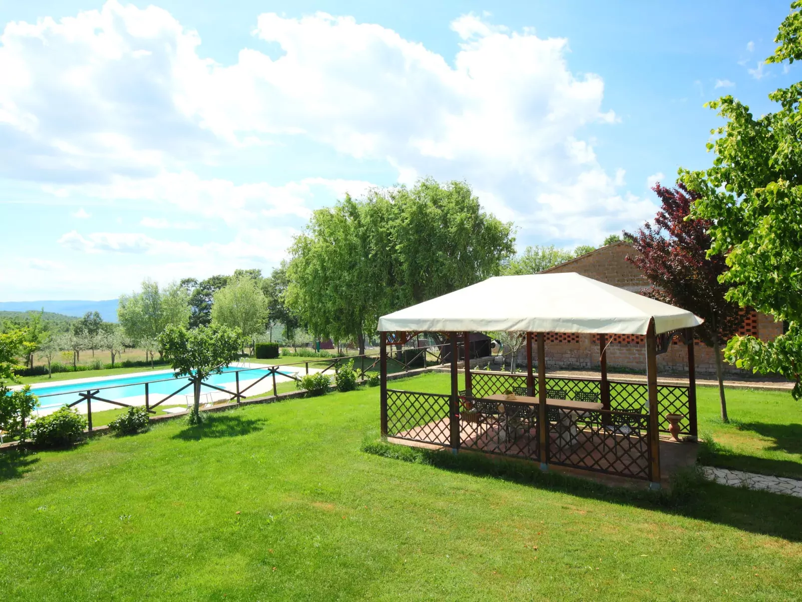 Quercia-Outside