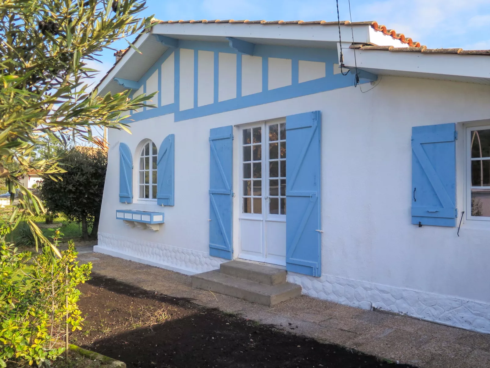 Petite Ensouleihado-Outside