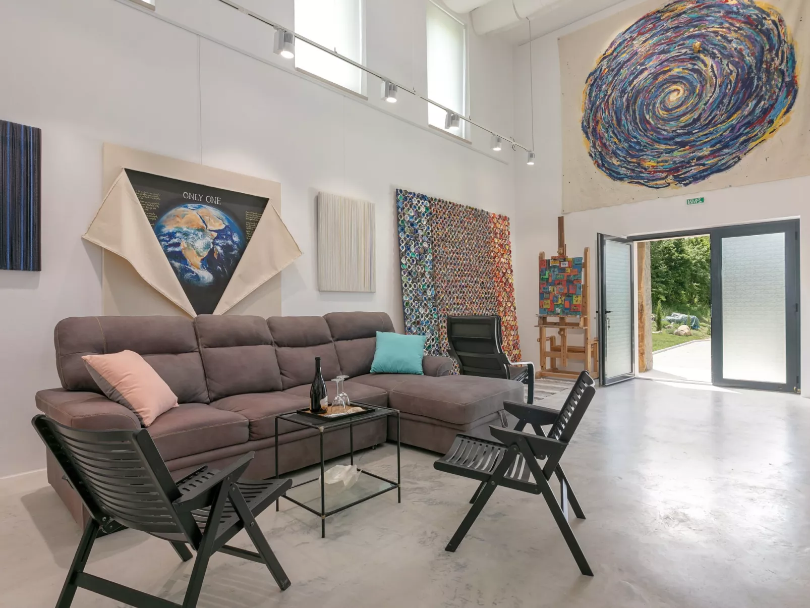 Studio Gallery Bura-Inside
