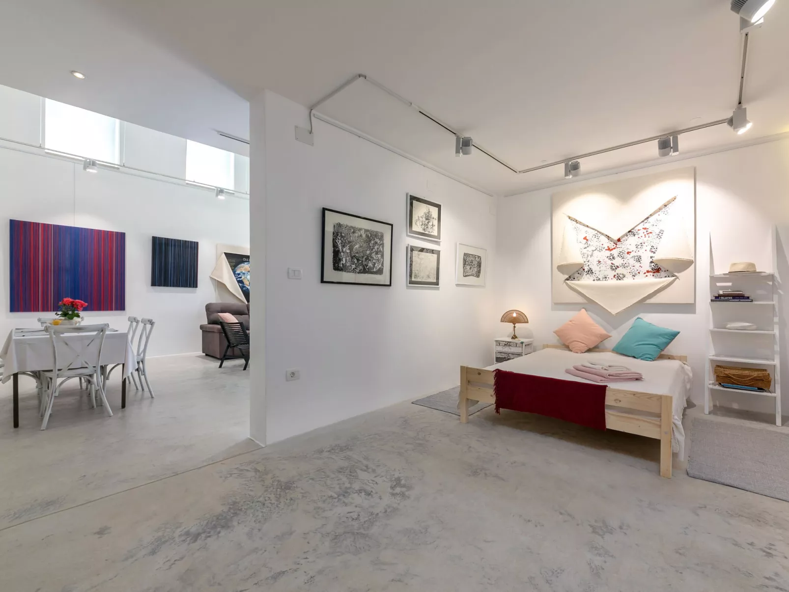 Studio Gallery Bura-Inside