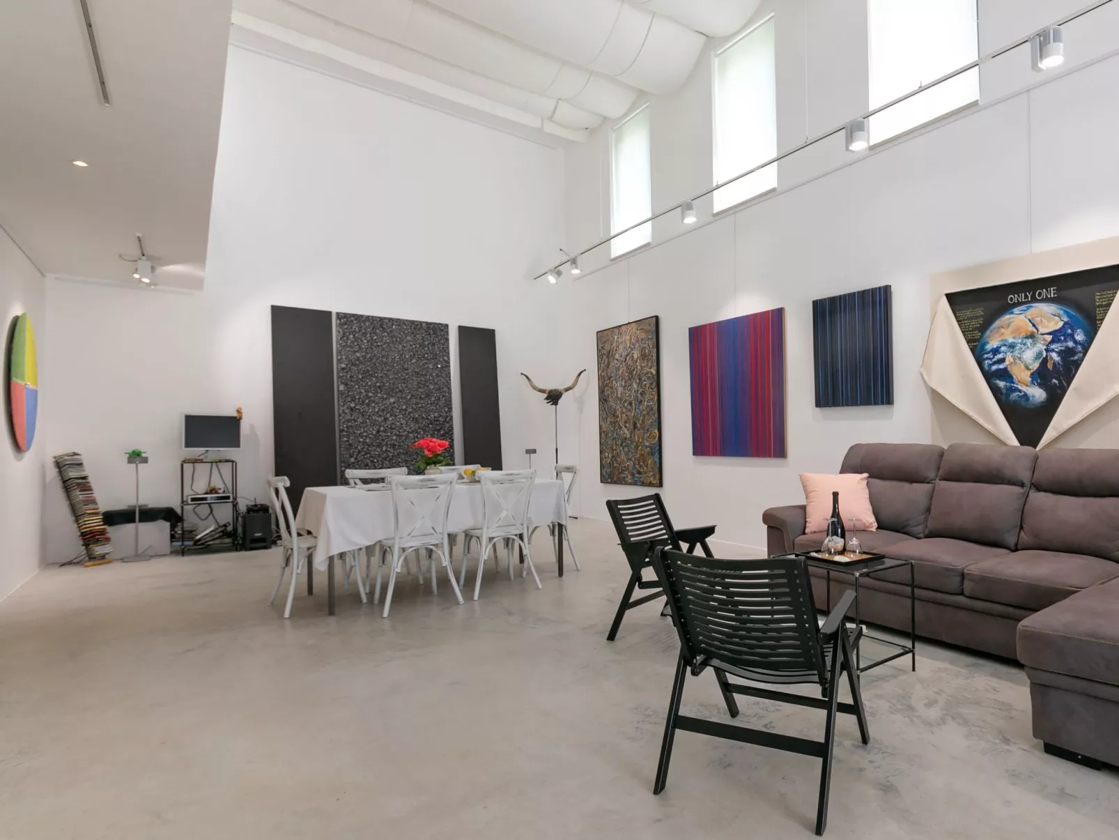 Studio Gallery Bura-Inside