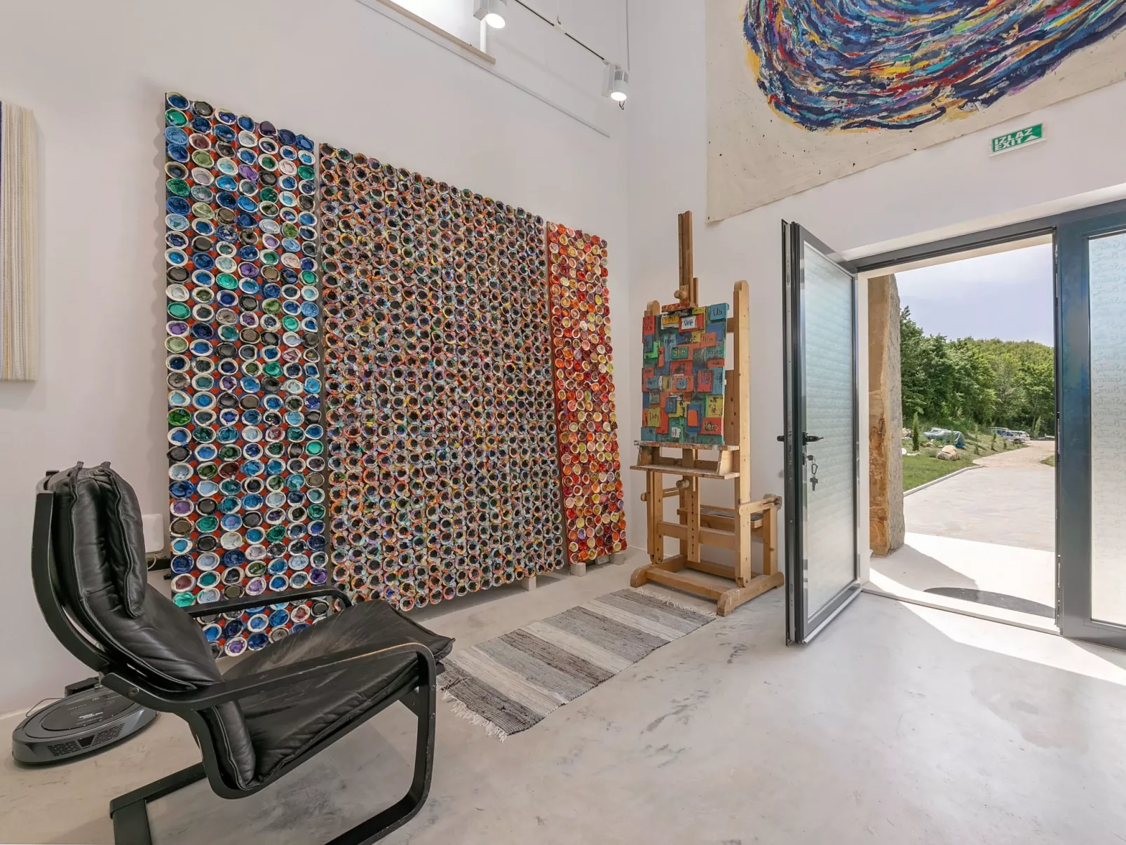 Studio Gallery Bura-Inside