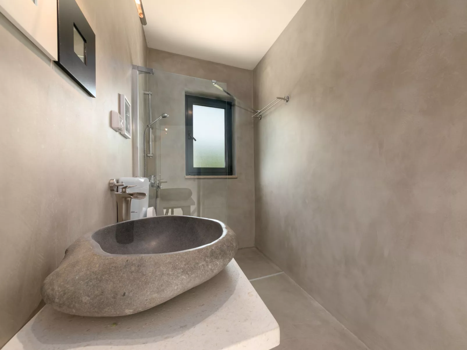 Studio Gallery Bura-Inside