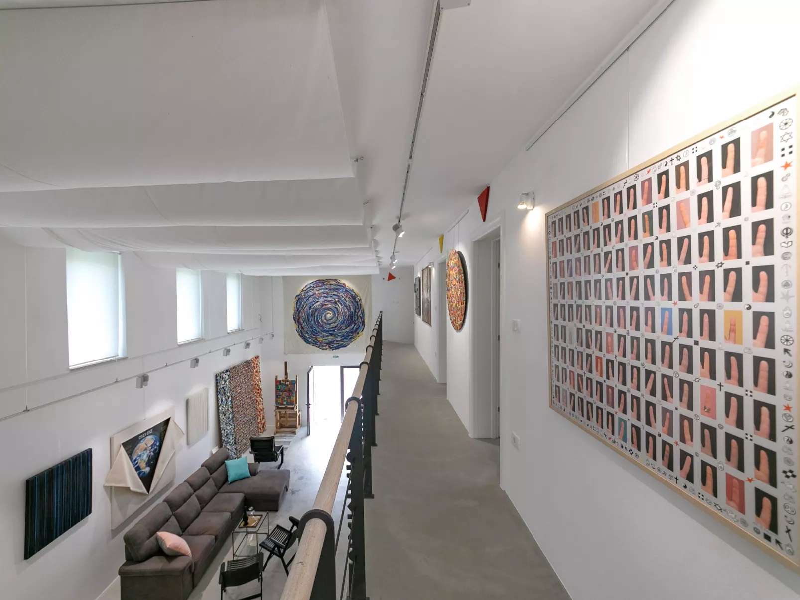 Studio Gallery Bura-Inside