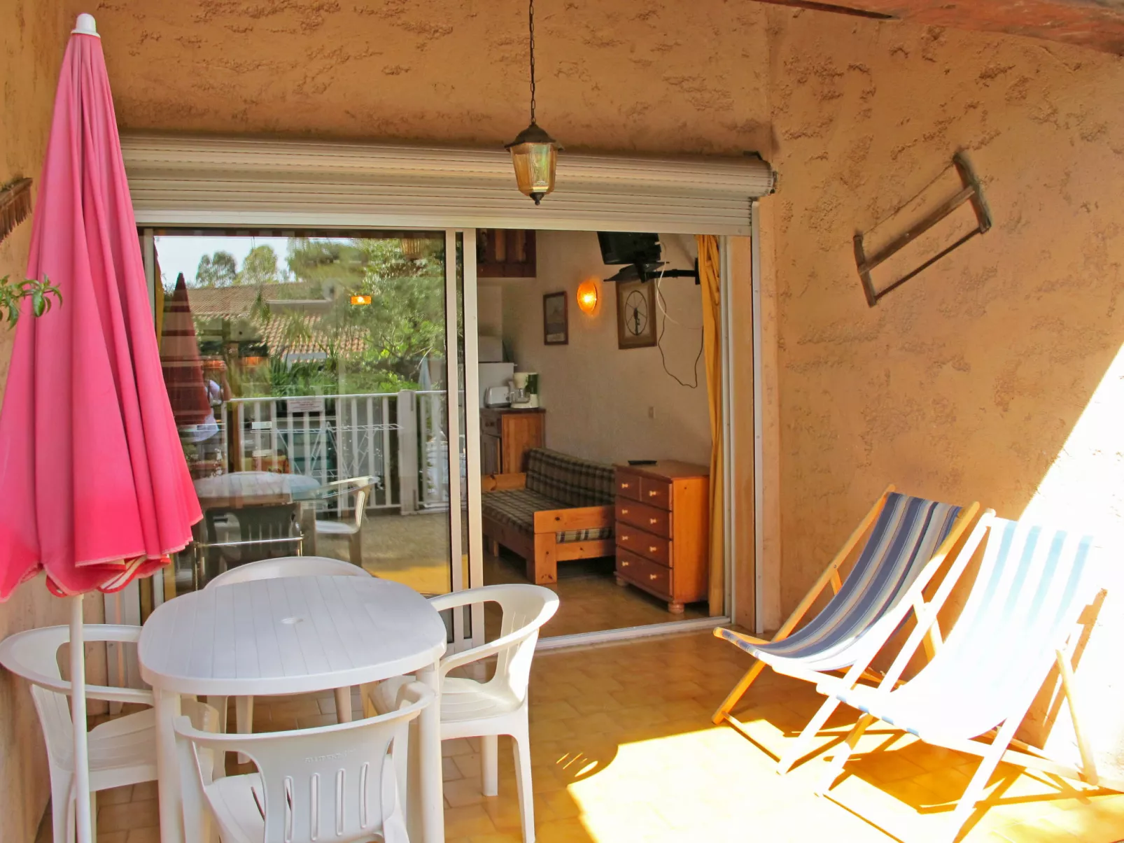 Le Pin-Outside