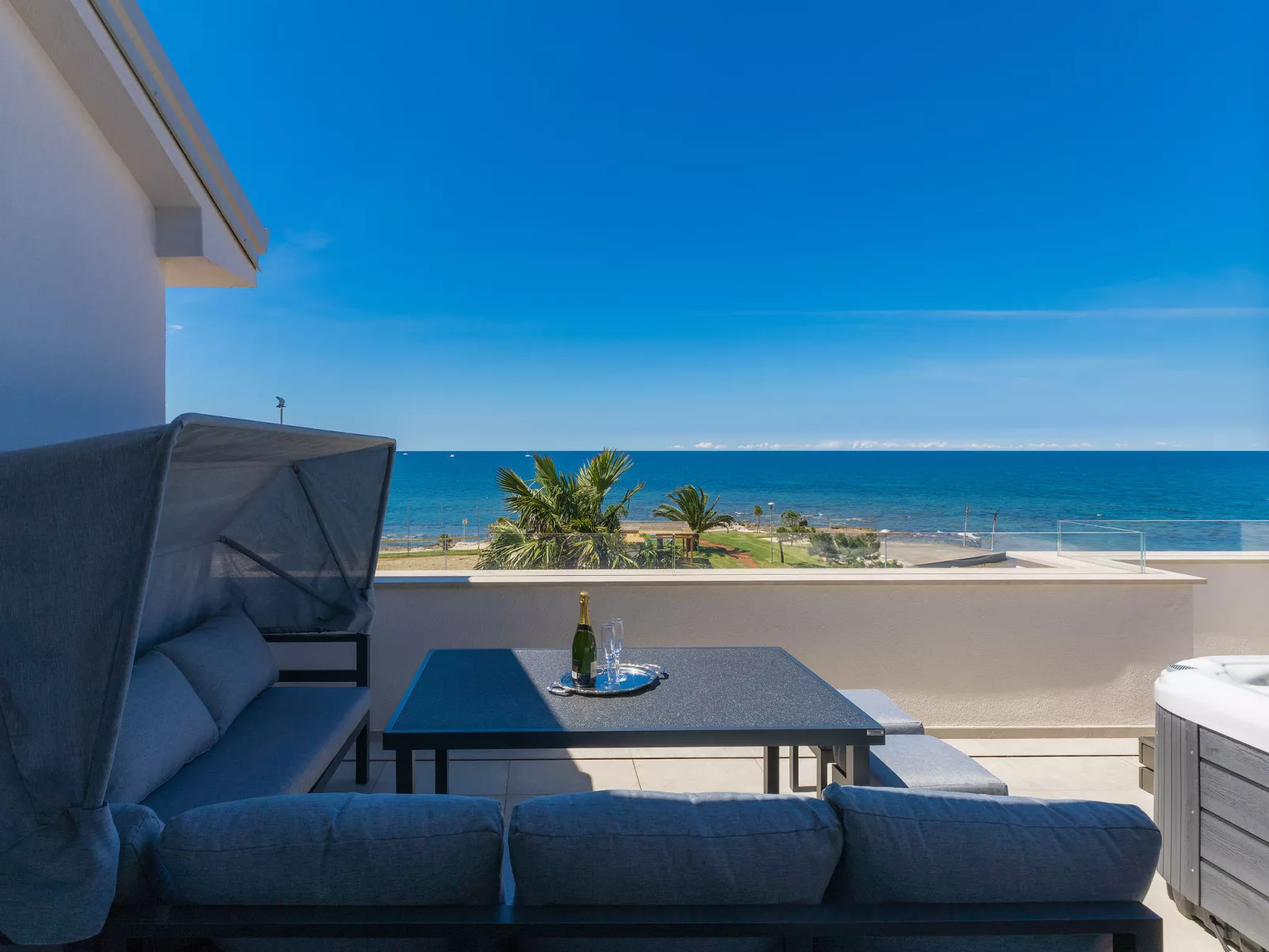 Penthouse Mira-Dehors