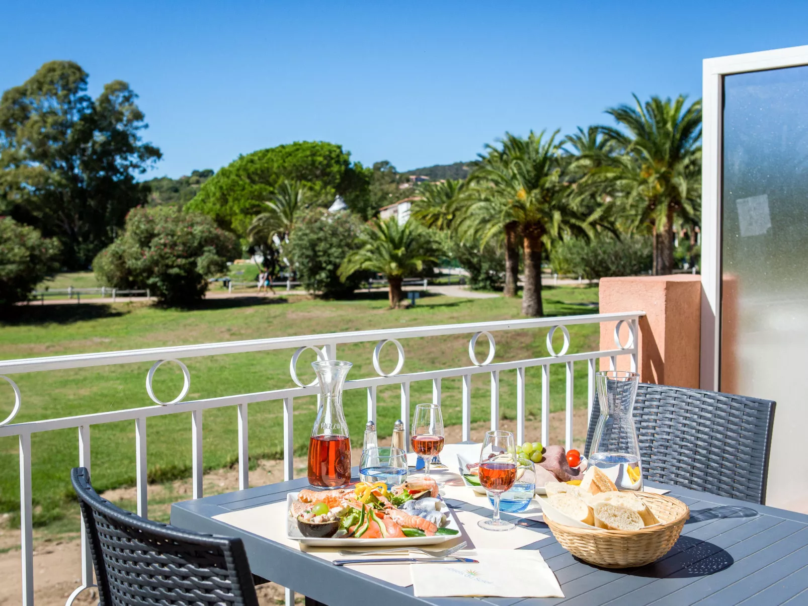 Les Perles de Saint Tropez-Drinnen