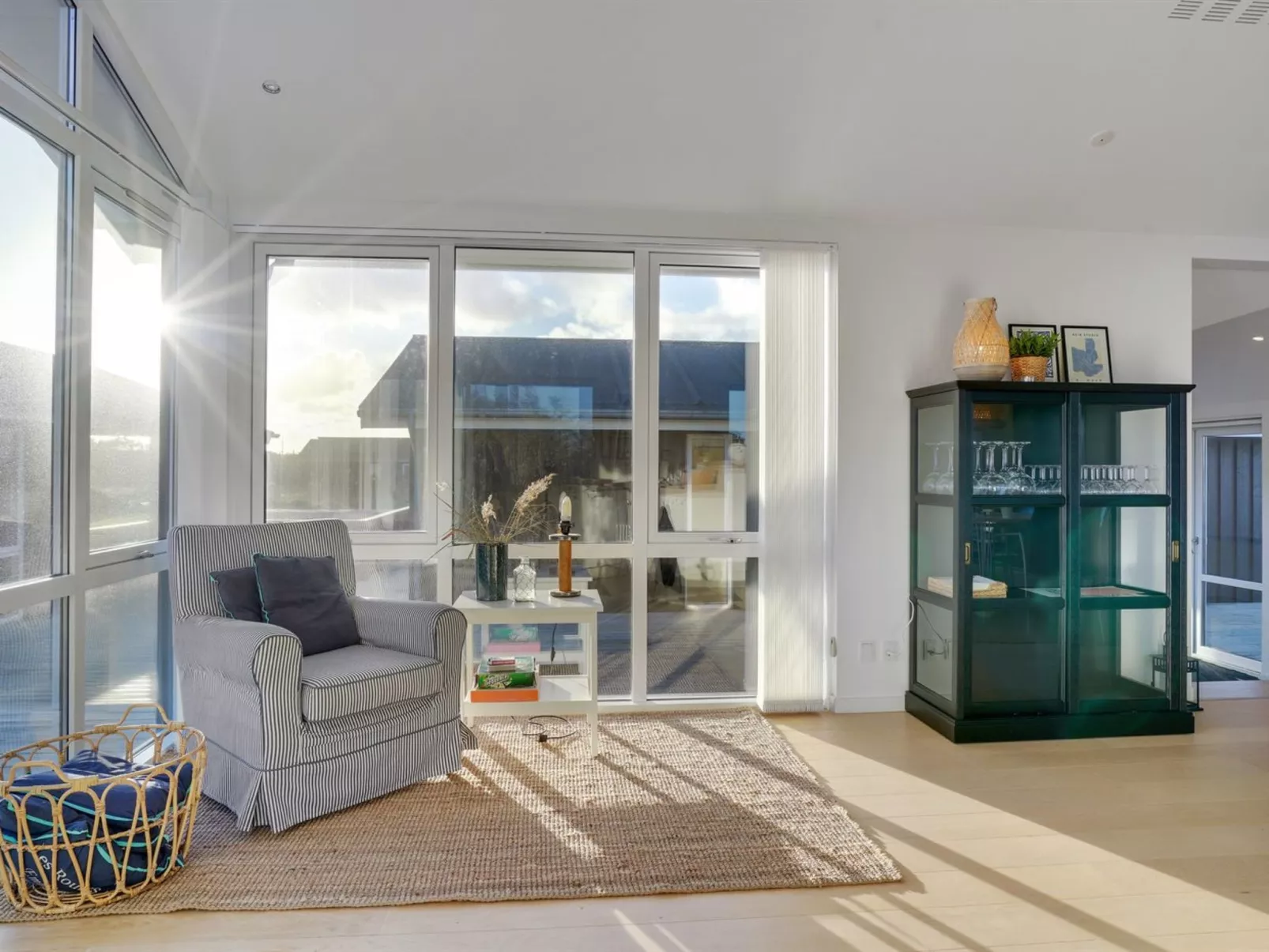 "Eileen" - 300m from the sea-Inside